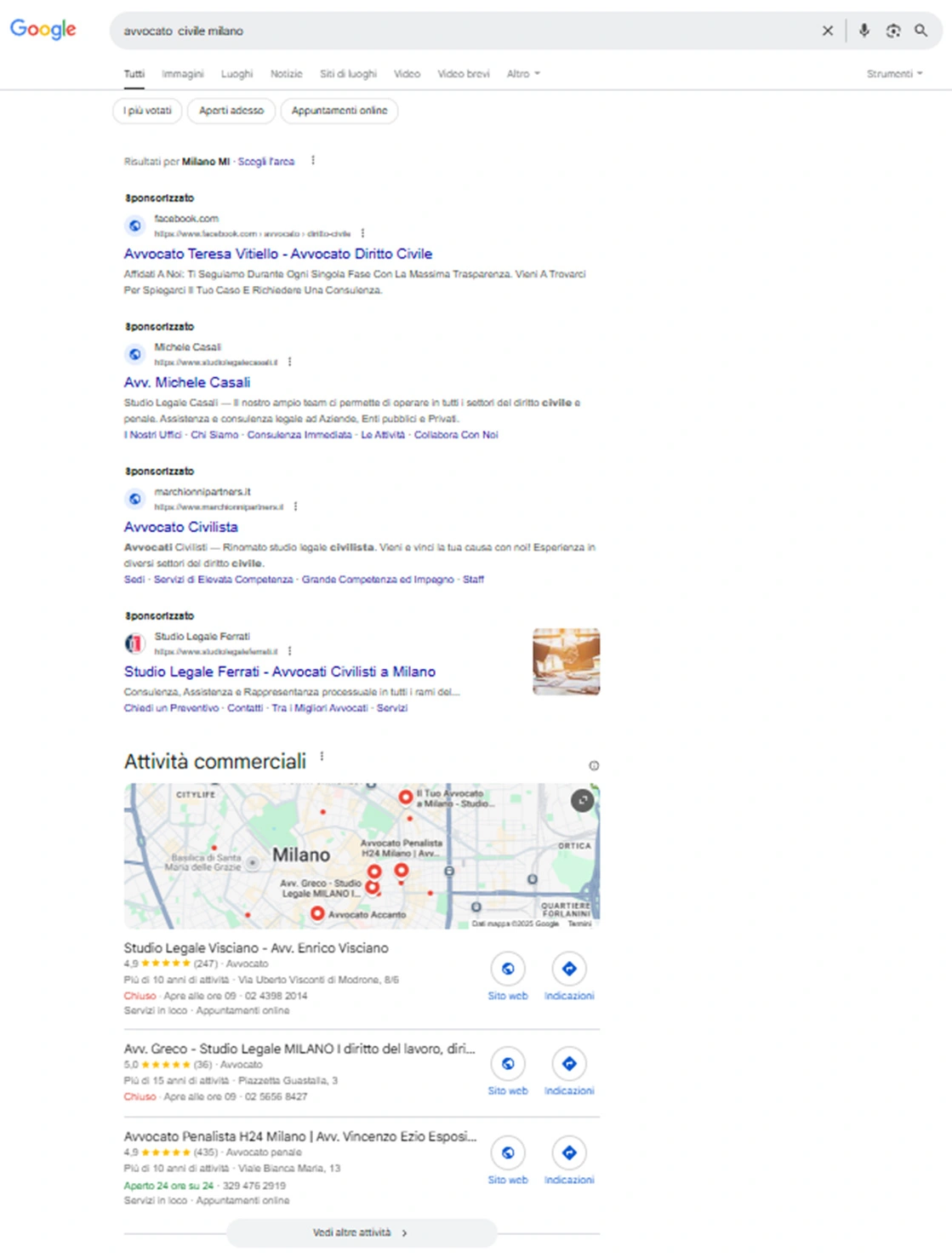 Visualizzazione di una SERP Google con annunci sponsorizzati, mappa locale e risultati non a pagamento Esempio di pagina Google con annunci PPC, local pack e risultati organici